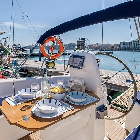 Charming Sailing Boat - Le Dimore Di Ines Botel *