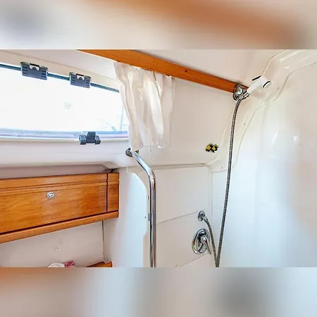 Charming Sailing Boat - Le Dimore Di Ines Botel *