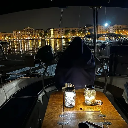 Charming Sailing Boat - Le Dimore Di Ines Úszó hotel *