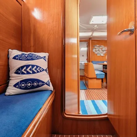 Charming Sailing Boat - Le Dimore Di Ines Hotel en barco Bari